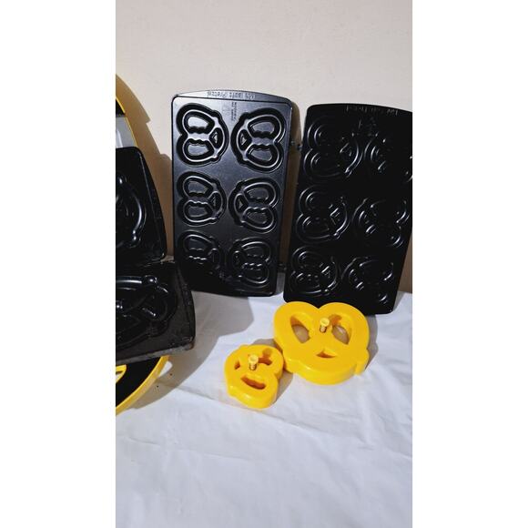 Nostalgia Electrics Stainless Steal 2-in-1 Electric Soft Pretzel Factory Tested - Picture 3 of 9